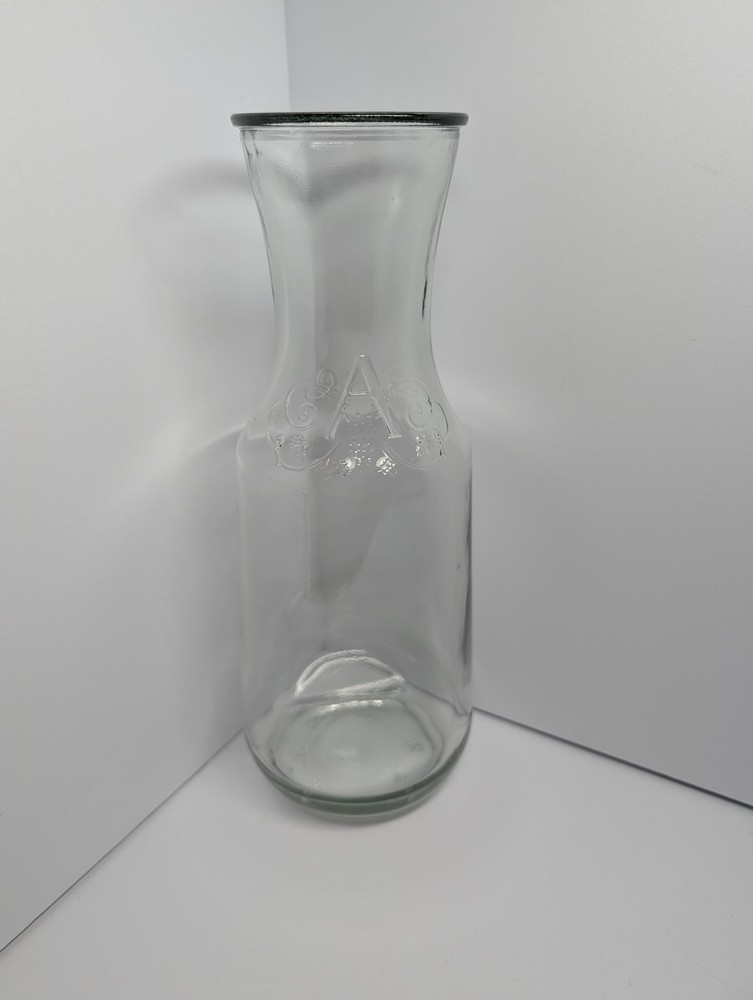Vintage Anchor Hocking Embossed « A » Clear Glass Carafe One Litre EUC