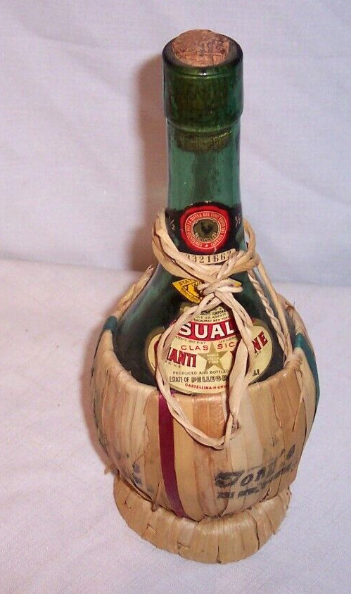 1950 SUALI CHIANTI ( EMPTY ) WINE Bottle 1 PINT FROM TONY&rsquo;S RESTAURANT ST LOUIS