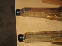 VTG 60s 70s RARE PISTOL BOTTLES IN WOOD BOX TARONA RED TABLE WINE PROP DECOR