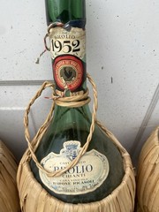 Splendid vintage collection of empty Italian Chianti flascas and ceramic jags