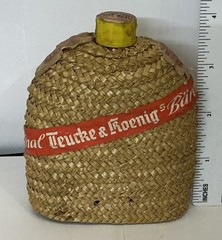 Vintage Teucke & Koenig Bärenfang Honey Liqueur Bottle Woven Straw Wrap Pint