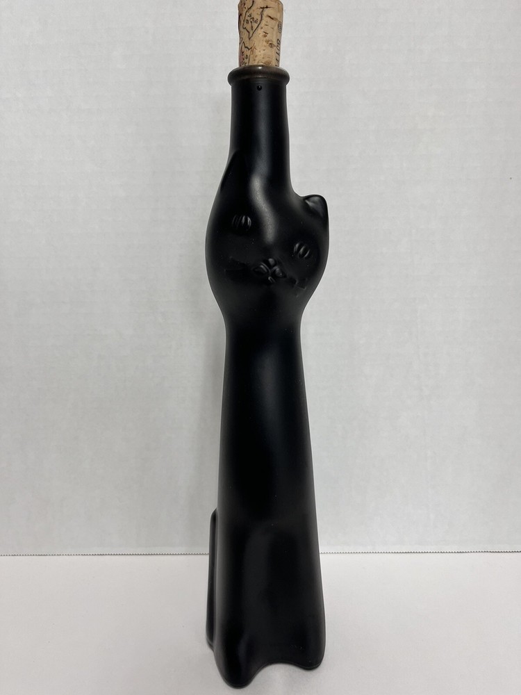 2017 Rheinhesses Riesling Moselland Black Happy Cat Empty Wine Bottle