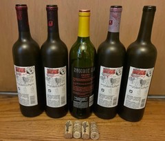 2016 WALKING DEAD Wine Bottle Set of 4 w corks + Zombie Zin grimes michonne glen