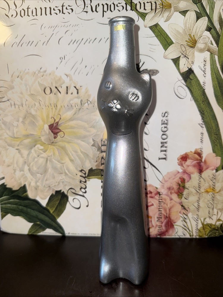2022 Happy Cat Silver Moselland Rheinhessen Riesling Glass Wine Bottle
