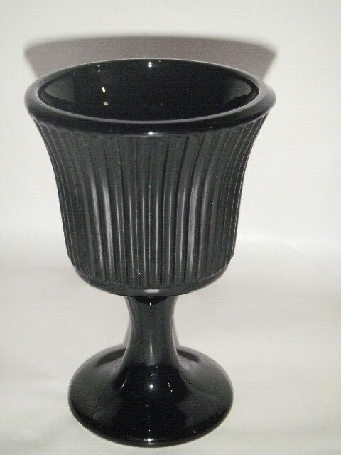 PITCH BLACK GLASS 4 1/8&Prime; RIBBED ROSE WINE GOBLET UNSIGNED VINTAGE 1940&rsquo;S- 1960&rsquo;S