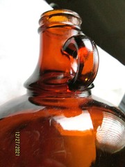 THE CHRISTIAN BROTHERS OF CALIFORNIA, ONE HALF GALLON HONEY AMBER JUG, 1940&rsquo;S