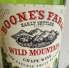 BOONE&rsquo;S FARM 4/5 qt Early Settler Wild Mountain Grape Wine Glass Bottle