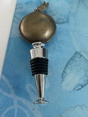 Rare Vtg Wine Bottle Stopper Quartz Clock Watch Wings Ornate Chrome? Collectible