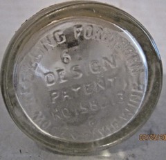 1961 Mogen David Wine Bottle 4 oz with Label and cap b60