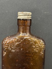 Vintage Bardenheier&rsquo;s Wine Amber Glass Embossed Pint Flask Bottle 1930s-1950s