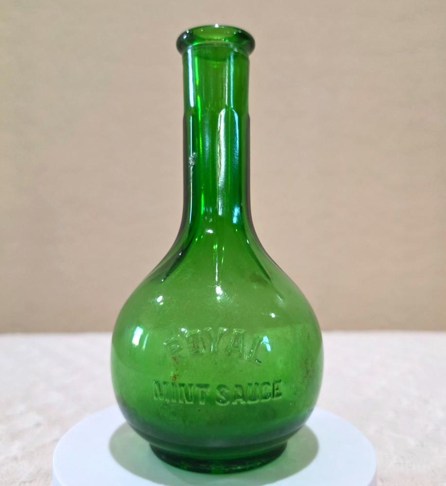 1910&rsquo;s Emerald Green ROYAL MINT SAUCE Antique Bottle 6.25&Prime; H USA Made
