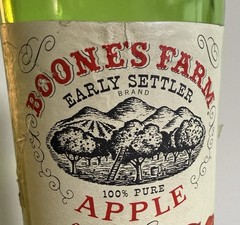 BOONE&rsquo;S FARM 4/5 qt Early Settler Brand Apple Wine Glass Bottle w Screw On Cap