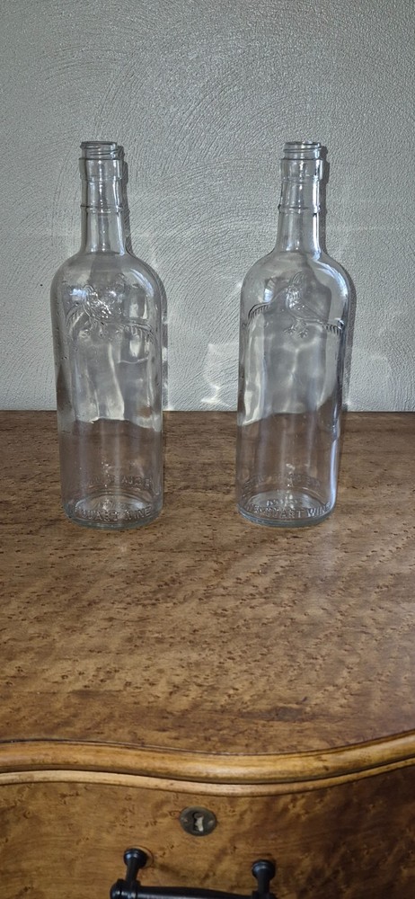 2 vintage gibson wine bottles 11 1/2&Prime; tall in good condition