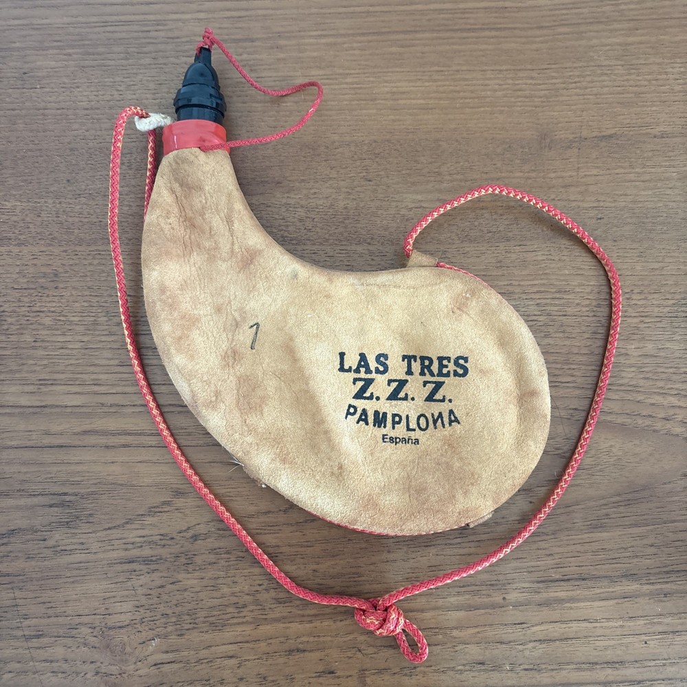 Las Tres Z.Z.Z. Pamplona España Canteen Handmade Curved Goat Leather 1 Liter