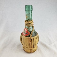 Vintage CHIANTI WINE Bottle BORGHINI Label Wicker Wrapped Green Glass 1/2 Pint