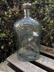 VTG Curved Wine Oval 1 Pint Glass Flask Bottle Grapes Embossed w/ Metal Lid