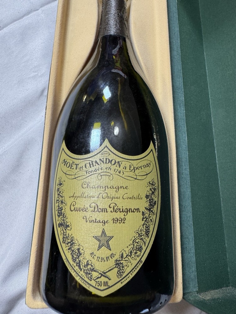 Moët & Chandon Dom Pérignon Champagne 1992 Empty Collectible Bottle w/ Box 750ml