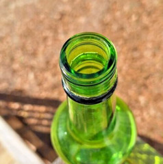 Vintage 25.4 Oz Green Glass Wine Bottle Unknown Brand 11 1/2&Prime; Tall