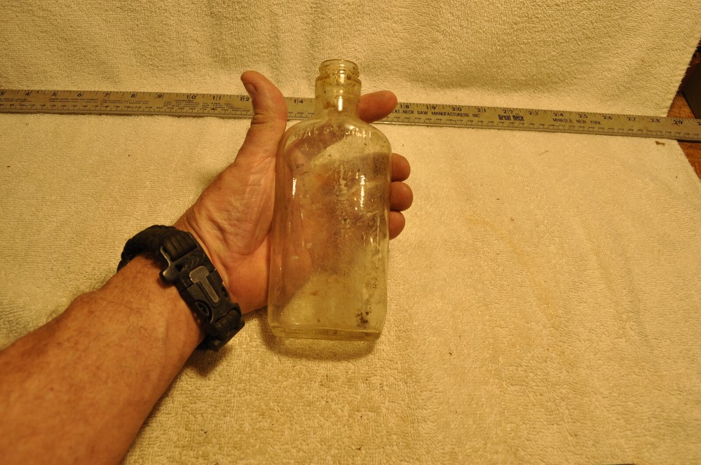 Vintage 1/2 pint Clear Glass Wine ? Bottle, Screw top, No Label. see Picture