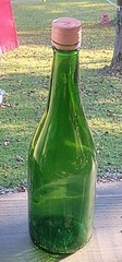 Vintage 1968 UNITED VITNER&rsquo;S INC Green Glass Wine Bottle Org Pink Lid Beautiful