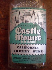 Graphic Castle Mount 1/2 Pint Wine Bottle Cinc Ohio Calif Sherry 20% Bum Wine