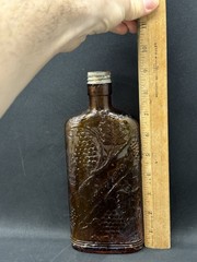 Vintage Bardenheier&rsquo;s Wine Amber Glass Embossed Pint Flask Bottle 1930s-1950s