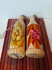 Wicker Rattan Straw Wine Bottle Carrier Holder Tiki Bar Floral Vintage