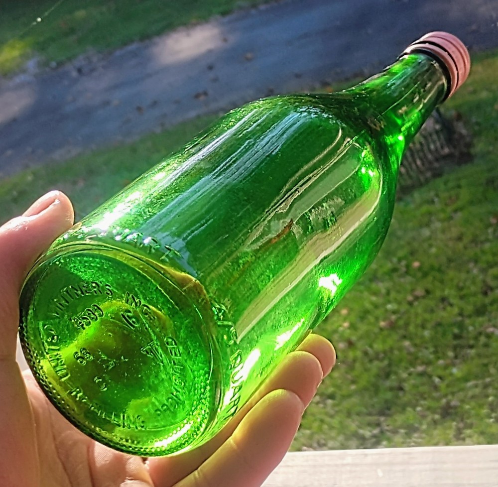 Vintage 1968 UNITED VITNER&rsquo;S INC Green Glass Wine Bottle Org Pink Lid Beautiful