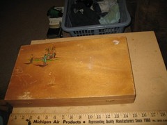 VTG 60s 70s RARE PISTOL BOTTLES IN WOOD BOX TARONA RED TABLE WINE PROP DECOR