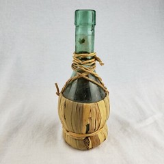 Vintage CHIANTI WINE Bottle BORGHINI Label Wicker Wrapped Green Glass 1/2 Pint