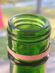 Vintage 1968 UNITED VITNER&rsquo;S INC Green Glass Wine Bottle Org Pink Lid Beautiful