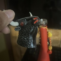 VTG RED WINE BOTTLE-Botella Torcida Sangria Bulls Head & Bull Fighter W/Chain