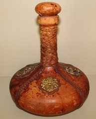 VTG Leather Wrapped Wine Bottle Decanter Medieval Knight Crest Theme Genie