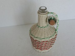 VINTAGE Mid Century Wine Bottle Woven Plastic Wrap Jug Decanter WHITE/RED,WHITE