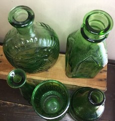 VTG GREEN GLASS EMBOSSED VASE EC BRODY CAPE MAY BITTER CATHEDRAL 15 BOTTLE LOT