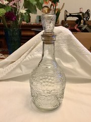 Excellent Vintage Marked mid century 4/5 quart wine bottle decanter grapes decor