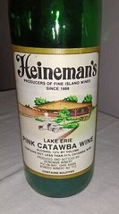 VINTAGE PUT-IN-BAY OHIO HEINEMAN&rsquo;S WINERY PINK CATAWBA WINE BOTTLE EMPTY