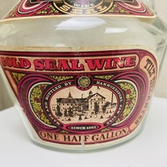 Vintage Gold Seal Wine New York State Burgundy One Half Gallon Tilt Decanter