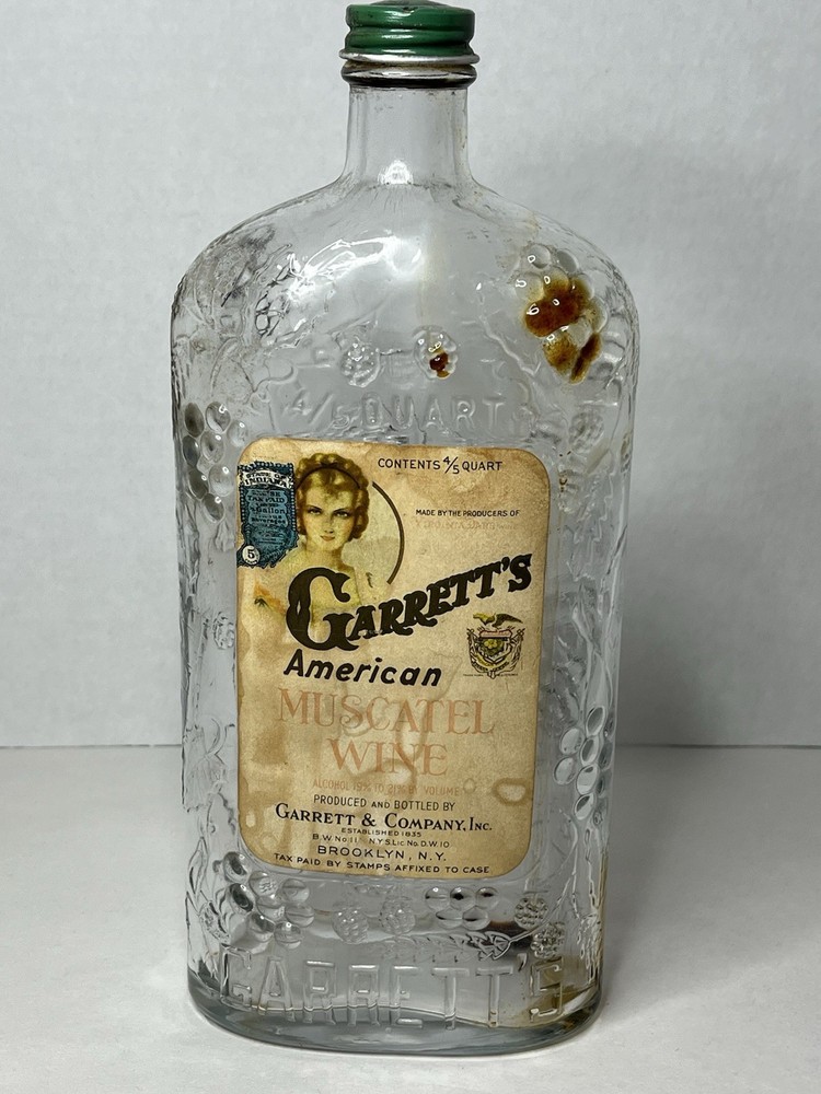 Vintage Embossed Bottle Garrett&rsquo;s American Wine Eagle, Grape, Berries 10&Prime; 4/5 QT
