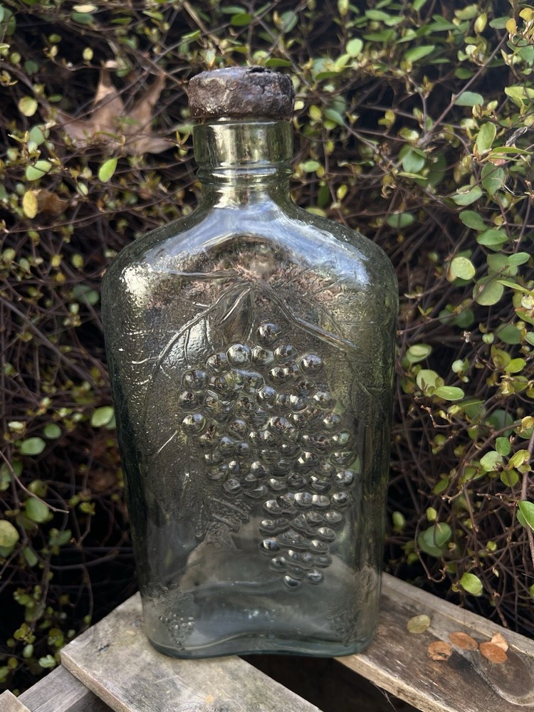 VTG Curved Wine Oval 1 Pint Glass Flask Bottle Grapes Embossed w/ Metal Lid