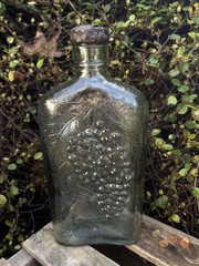 VTG Curved Wine Oval 1 Pint Glass Flask Bottle Grapes Embossed w/ Metal Lid