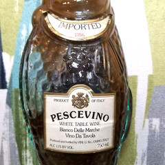 PESCEVINO Fish Shape 1986 Italian White Table Wine bottle Italy With Labels