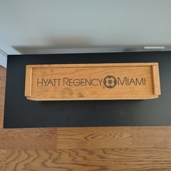 RARE Vintage HYATT REGENCY HOTEL MIAMI WOOD WINE BOTTLE BOX HOLDER FLORIDA