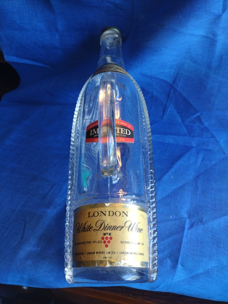 Vtg London Winery White Wine Dinner Ship Shaped Bottle 11.5”