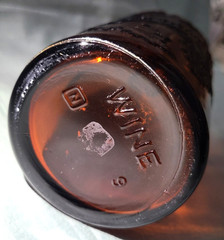 Vtg 10.75&Prime; Bardenheier&rsquo;s (St Louis MO) brown glass quart wine bottle (EMPTY)