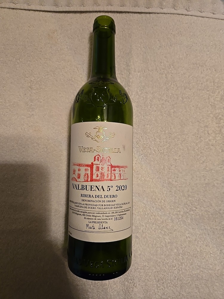 Vega Sicilia Valbuena 5° 2020. Empty Wine Bottle