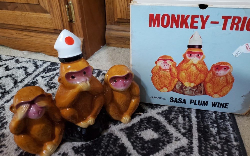 FANTASTIC 1970 No Evil Wise Monkey Trio Sasa Plum Wine Ceramic Decanter with Ori