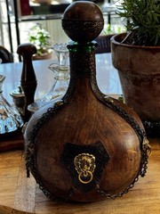 VTG Italian Leather Wrapped Green Glass Decanter W/ Lion Head & Chain -Barware!