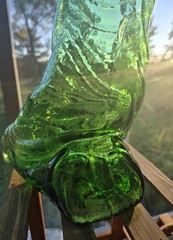 VTG 32&Prime; GREEN GLASS CHIANTI ITALY BOTTLE KNEELING WOMAN