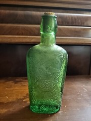 Vintage Liquor wine bottle made in Spain 1994 grapes and leaves embossed SAG